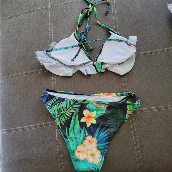 New Tropical Ruffle Hem Halter Bikini Swimsuit - Picture 8 of 8